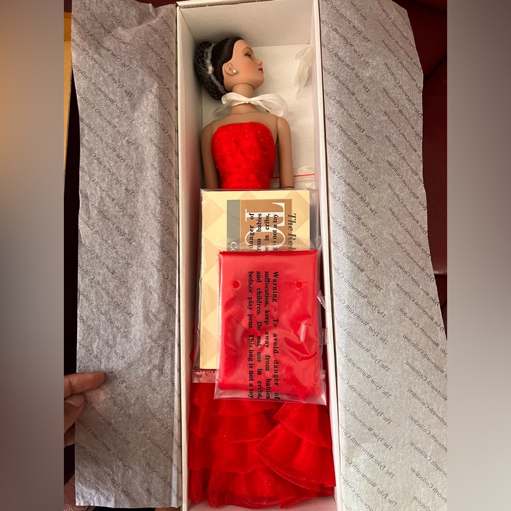 Tonner Tyler Wentworth Holiday Gala Sydney Doll #TW9215 ruby red